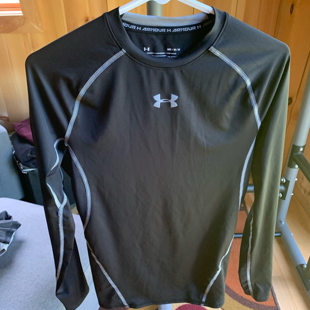 Men’s M Under Armour compression shirt